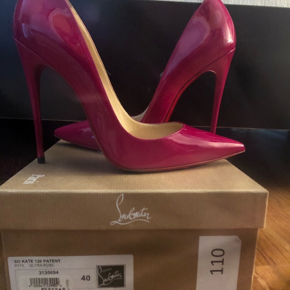 Authentic Christian Louboutin size 40(runs small)